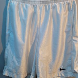 Nike mens medium white basketball shorts